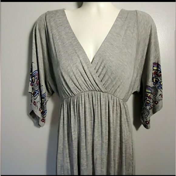 Monteau Gray Lowcut Neckline Floral Dress - Picture 3 of 6